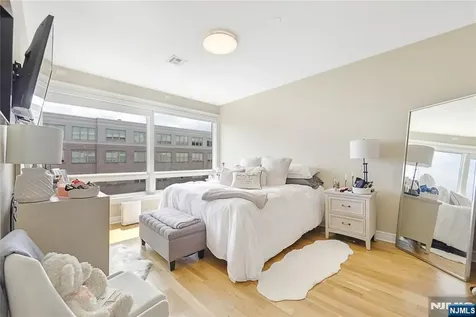 15 Somerset Lane Edgewater NJ 07020