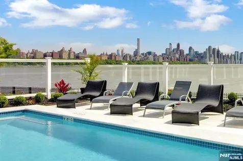 15 Somerset Lane Edgewater NJ 07020