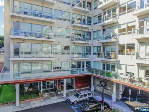 15 Somerset Lane Edgewater NJ 07020