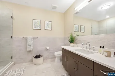 15 Somerset Lane Edgewater NJ 07020