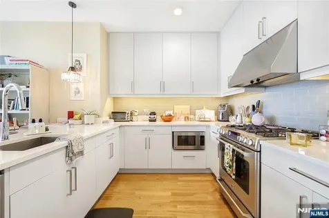 15 Somerset Lane Edgewater NJ 07020