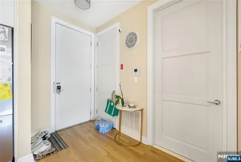 15 Somerset Lane Edgewater NJ 07020