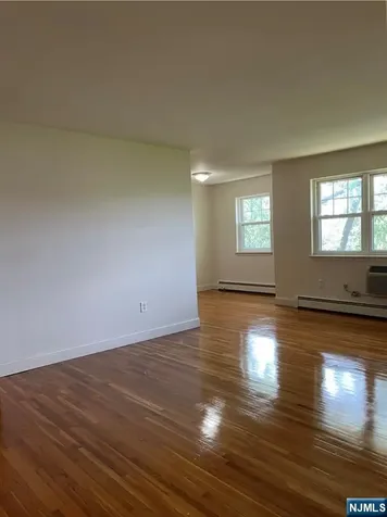 220 Meadow Lane Secaucus NJ 07094
