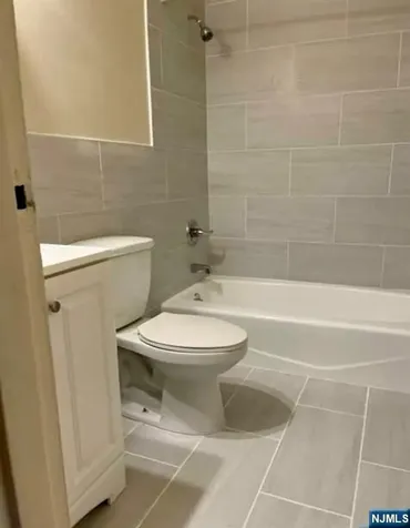 220 Meadow Lane Secaucus NJ 07094