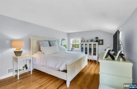 105 Bergen Avenue Waldwick NJ 07463