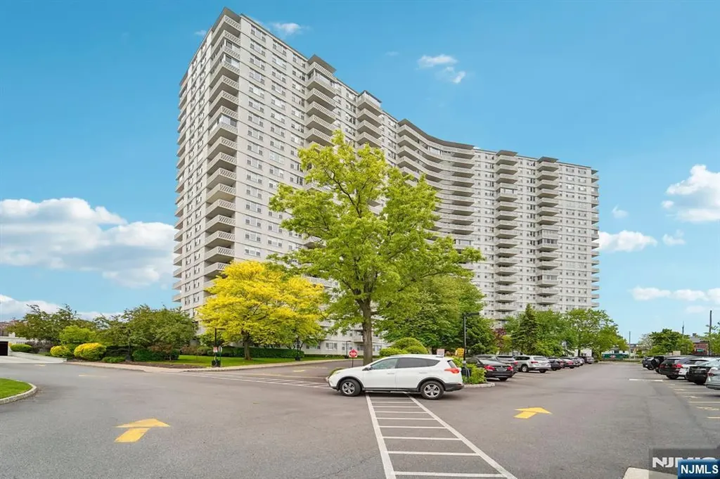 2000 Linwood Avenue Fort Lee NJ 07024