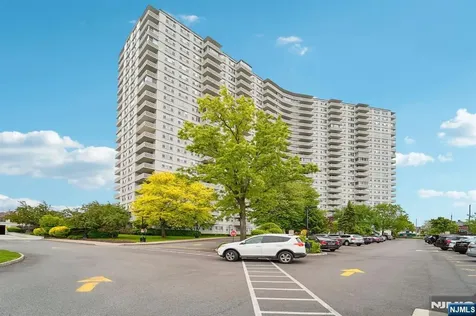 2000 Linwood Avenue Fort Lee NJ 07024