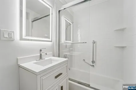 2000 Linwood Avenue Fort Lee NJ 07024