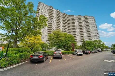 2000 Linwood Avenue Fort Lee NJ 07024