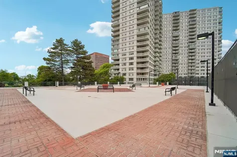 2000 Linwood Avenue Fort Lee NJ 07024