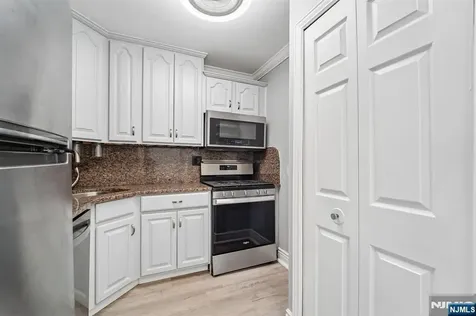 2000 Linwood Avenue Fort Lee NJ 07024