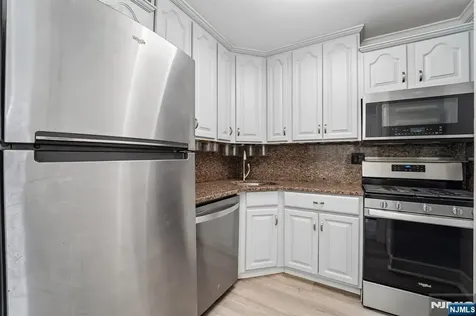 2000 Linwood Avenue Fort Lee NJ 07024