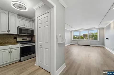 2000 Linwood Avenue Fort Lee NJ 07024