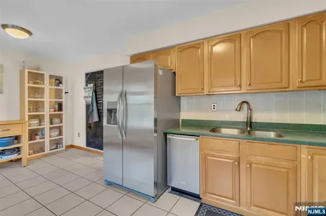 3661 Meadow Lane North Bergen NJ 07047