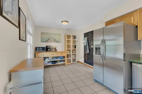 3661 Meadow Lane North Bergen NJ 07047