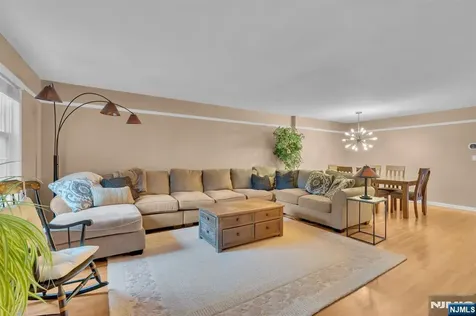 3661 Meadow Lane North Bergen NJ 07047