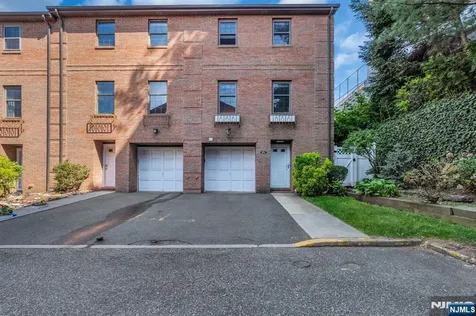3661 Meadow Lane North Bergen NJ 07047