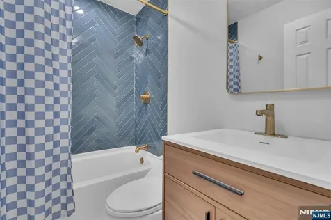 3661 Meadow Lane North Bergen NJ 07047