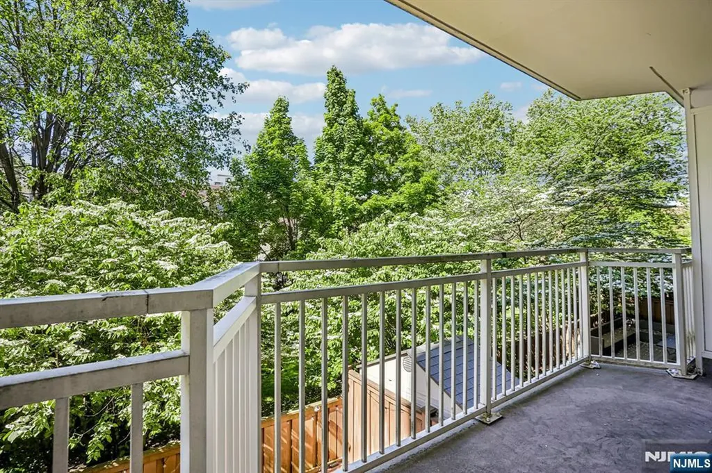 1077 River Road Edgewater NJ 07020