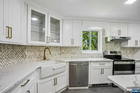 1077 River Road Edgewater NJ 07020