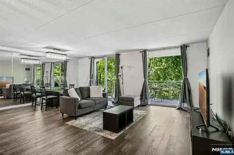 1077 River Road Edgewater NJ 07020