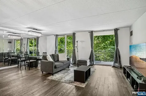 1077 River Road Edgewater NJ 07020