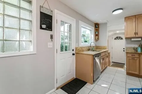 26 Pleasant Avenue Tenafly NJ 07670