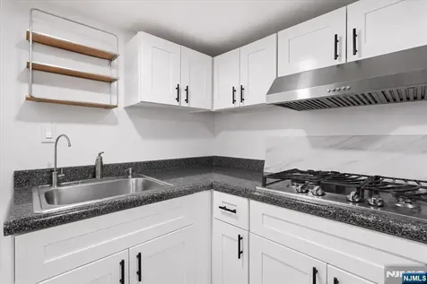 293 Clifton Avenue Newark NJ 07104