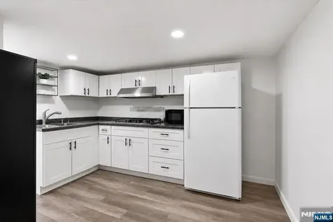 293 Clifton Avenue Newark NJ 07104