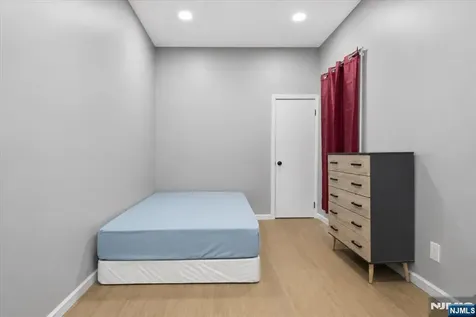 293 Clifton Avenue Newark NJ 07104