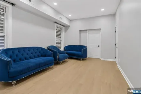 293 Clifton Avenue Newark NJ 07104