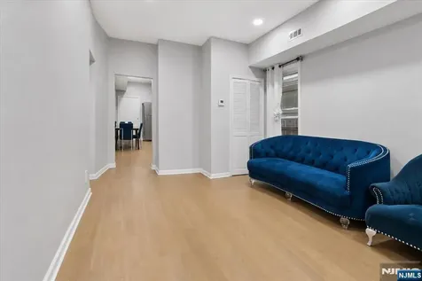 293 Clifton Avenue Newark NJ 07104