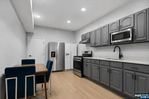 293 Clifton Avenue Newark NJ 07104