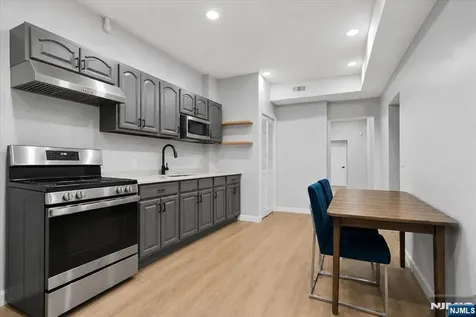 293 Clifton Avenue Newark NJ 07104