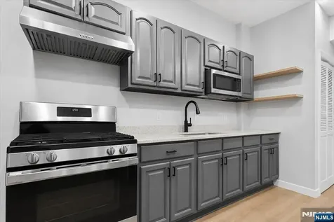 293 Clifton Avenue Newark NJ 07104