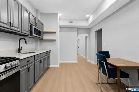 293 Clifton Avenue Newark NJ 07104