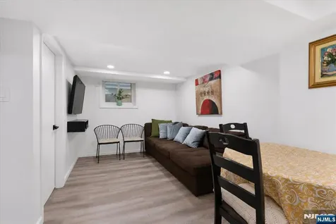 293 Clifton Avenue Newark NJ 07104