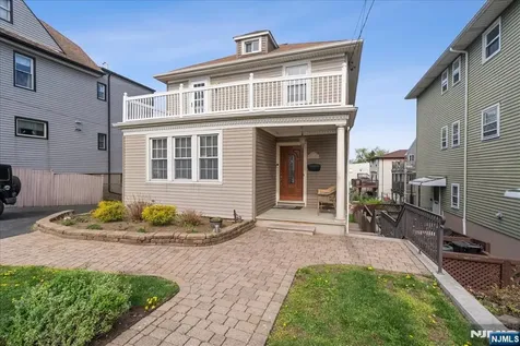 1119 Stonewall Lane Secaucus NJ 07094