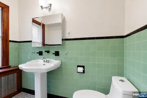 1119 Stonewall Lane Secaucus NJ 07094