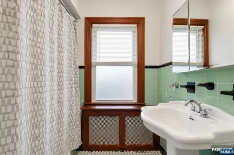 1119 Stonewall Lane Secaucus NJ 07094