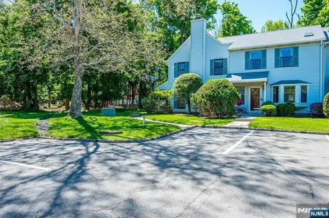 1402 Maplecrest Road Edison NJ 08820