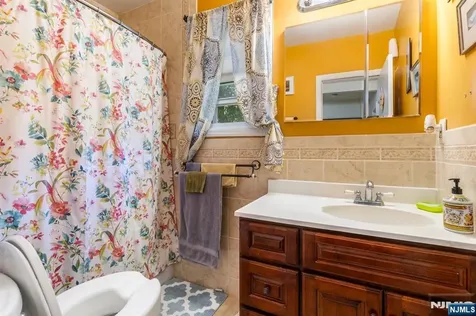 54 Bedford Avenue Teaneck NJ 07666