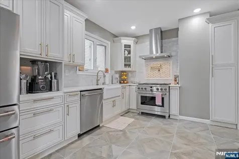 25 Woodland Avenue Nutley NJ 07110