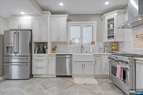 25 Woodland Avenue Nutley NJ 07110