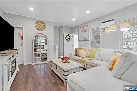 25 Woodland Avenue Nutley NJ 07110