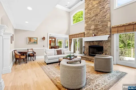 56 Pheasant Run Kinnelon Borough NJ 07405