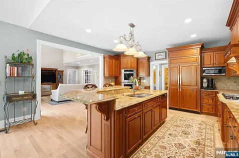 56 Pheasant Run Kinnelon Borough NJ 07405