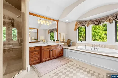 56 Pheasant Run Kinnelon Borough NJ 07405