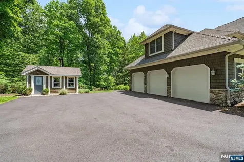 56 Pheasant Run Kinnelon Borough NJ 07405