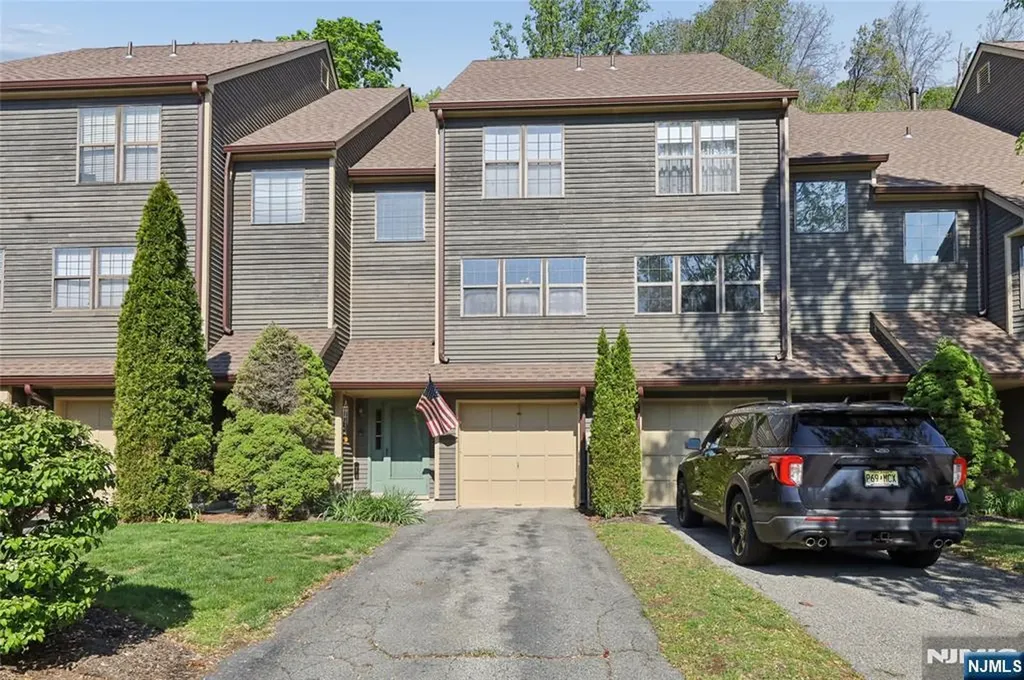 38 Lexington Lane West Milford NJ 07480